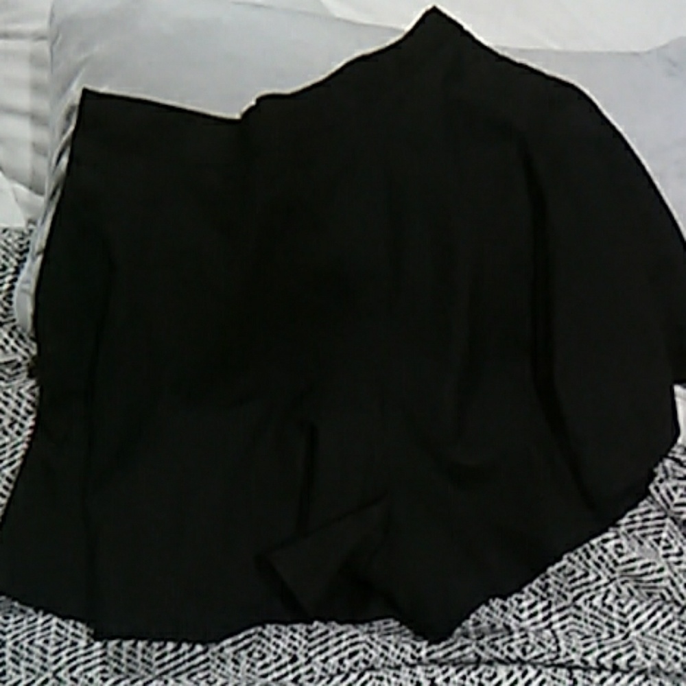 Dress forum skirt/short new size large